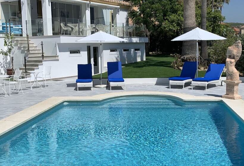 Bed and Breakfast Three Palms   Adults Only