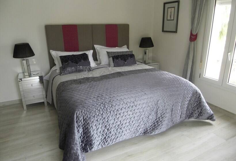 Bed and Breakfast Three Palms   Adults Only