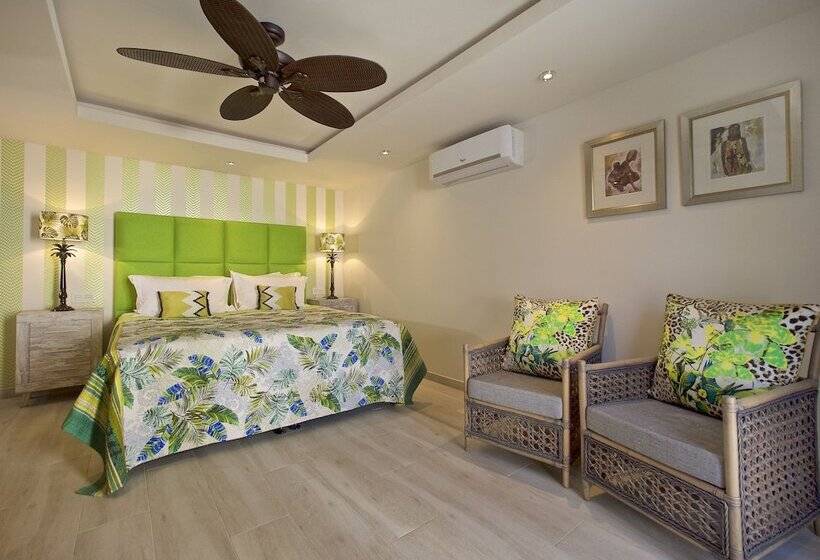 Bed and Breakfast Three Palms   Adults Only
