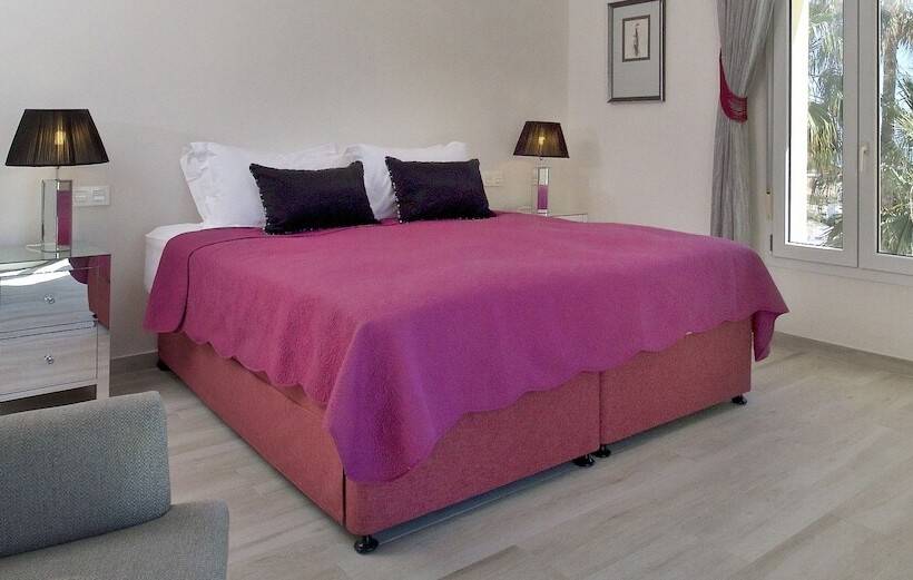 Bed and Breakfast Three Palms   Adults Only