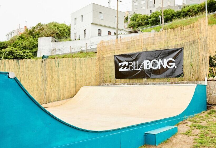 Caión Surf House   Hostel