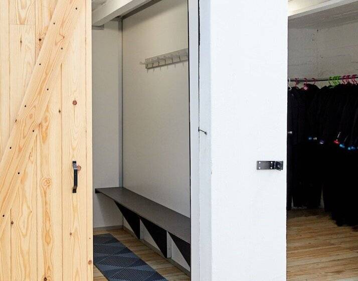 Caión Surf House   Hostel