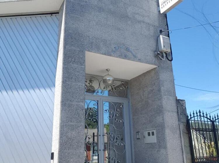 مسافرخانه Estrella Do Camiño