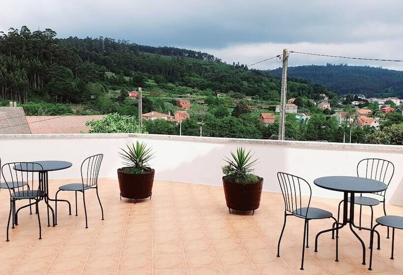 مسافرخانه Estrella Do Camiño