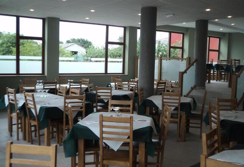 هتل O Vendaval Hostal Restaurante