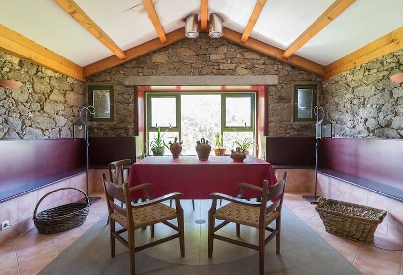 هتل Pazo De Sedor