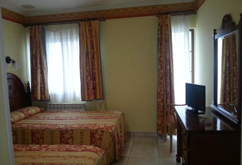 فندق Hostal Restaurante El Castillo