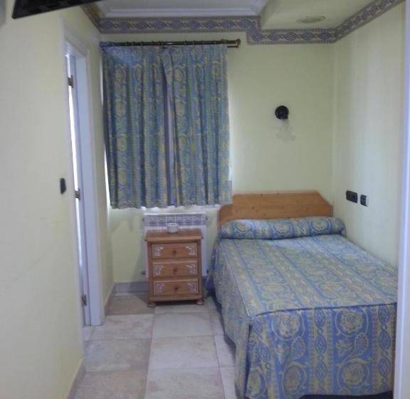 فندق Hostal Restaurante El Castillo