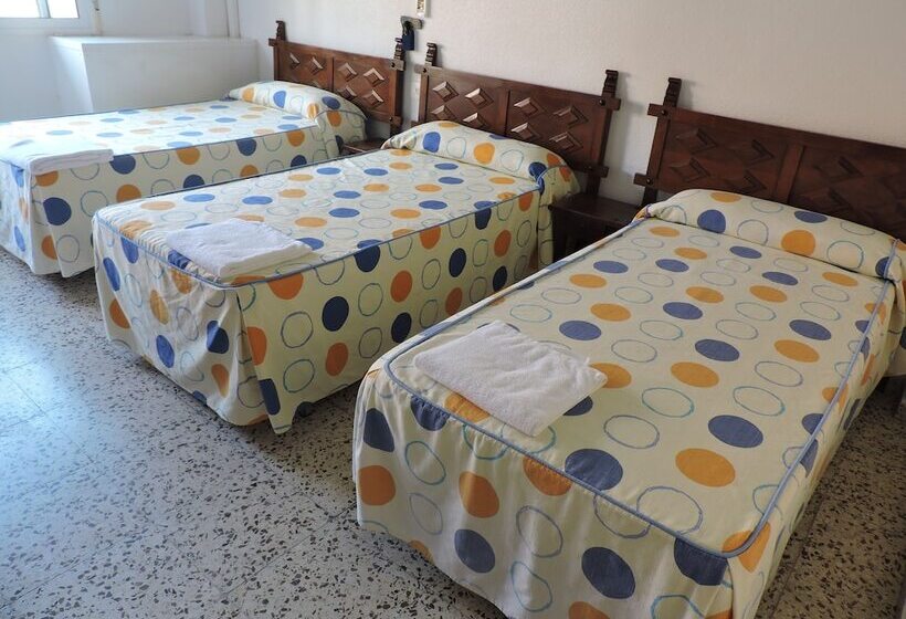 پانسیون Hostal Monreal