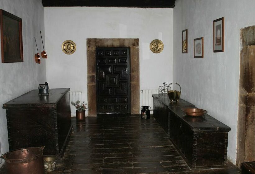 هاستل Casona De Treviño
