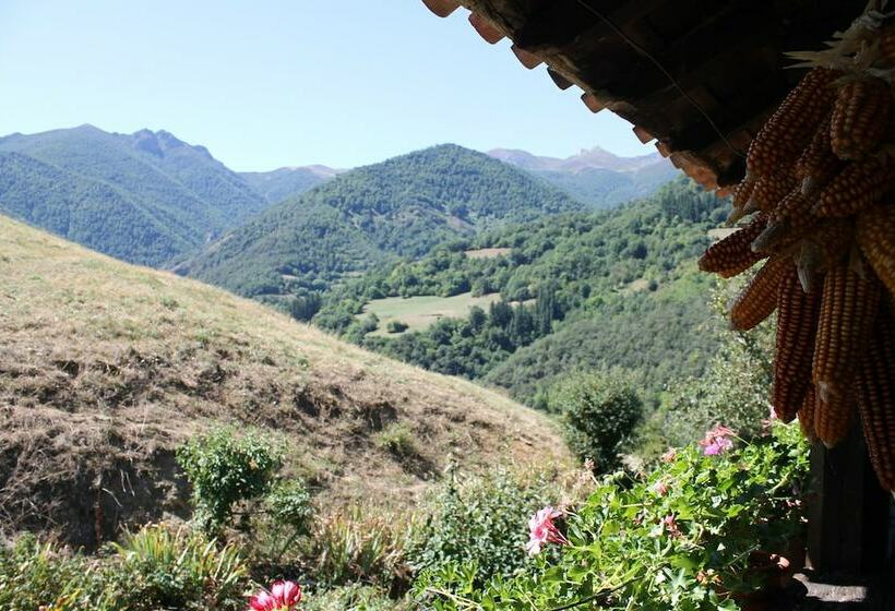 هاستل Casona De Treviño