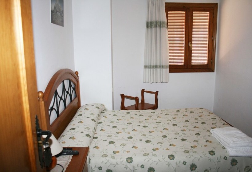 旅馆 Hostal Entreportales