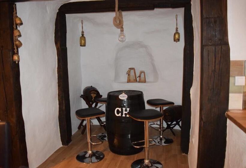 Cuevas Helena