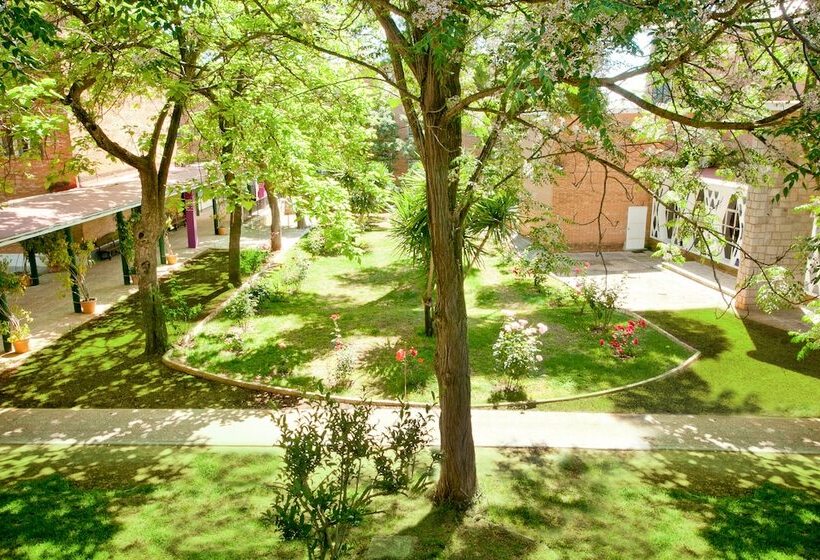 فندق فئة نجمة واحدة Lantana Garden