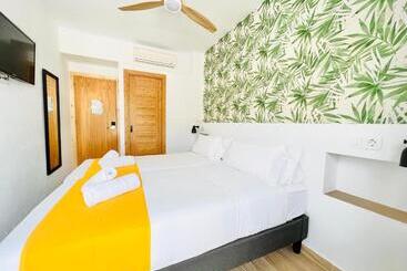 Nanit Rooms Ibiza Hostal