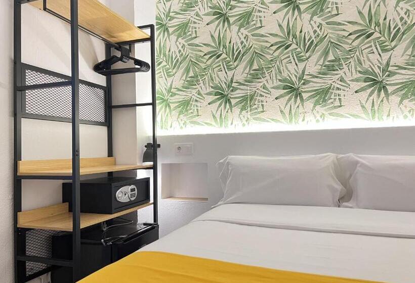 Nanit Rooms Ibiza Hostal