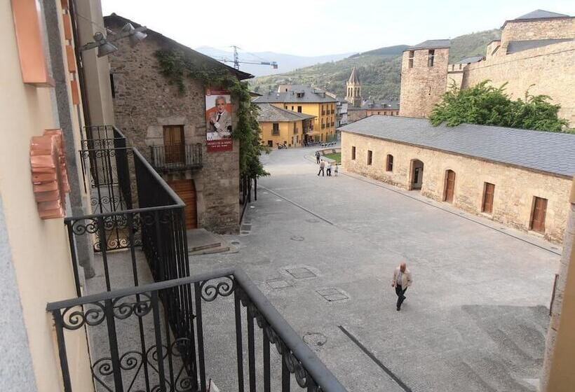 Hostal Virgen De La Encina