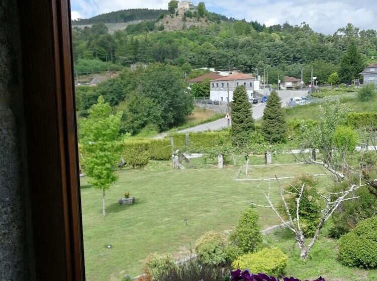هتل A Cantaruxa Maruxa Turismo Rural