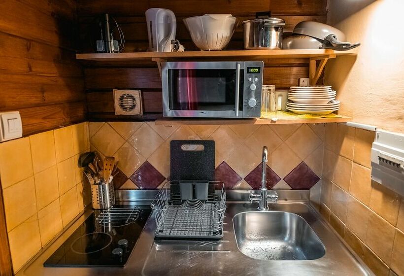هتل Fuente Del Lobo Glamping  Bungalows   Adults Only