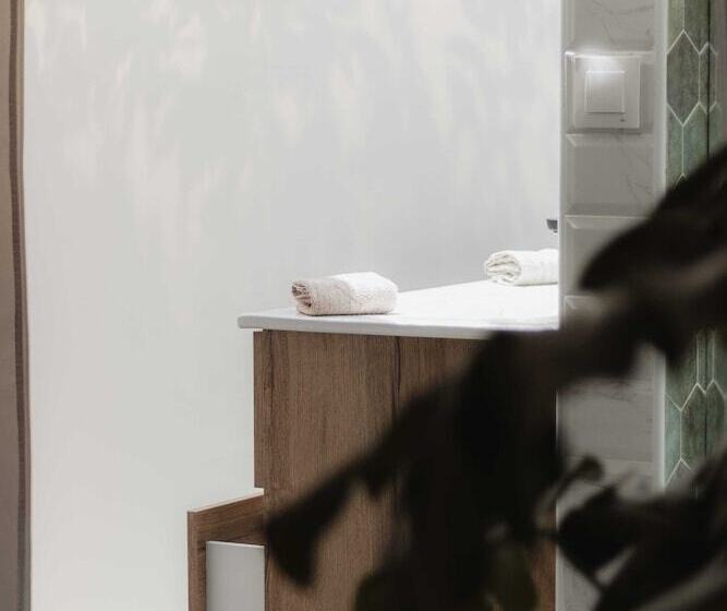 هتل Fuente Del Lobo Glamping  Bungalows   Adults Only