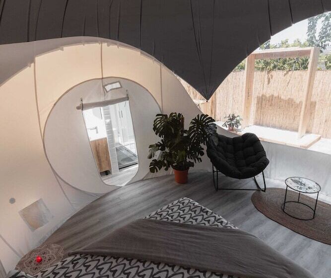 هتل Fuente Del Lobo Glamping  Bungalows   Adults Only