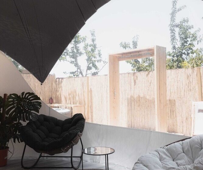 هتل Fuente Del Lobo Glamping  Bungalows   Adults Only