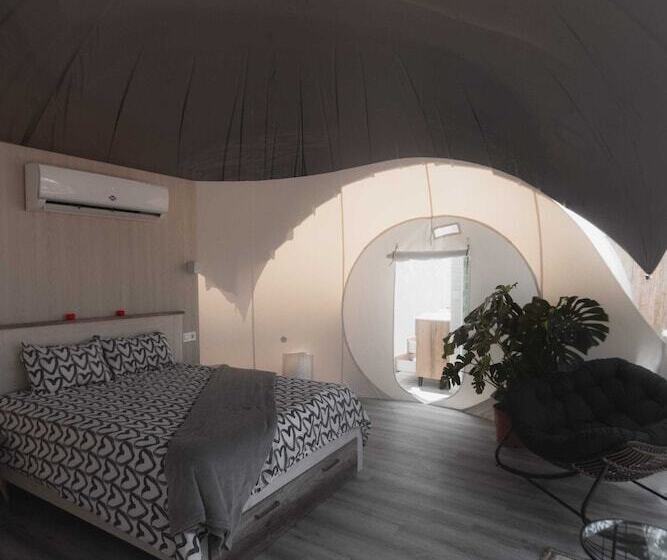 هتل Fuente Del Lobo Glamping  Bungalows   Adults Only