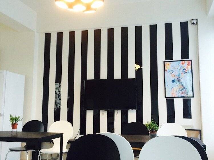 تختخواب و صبحانه Stick Bnb