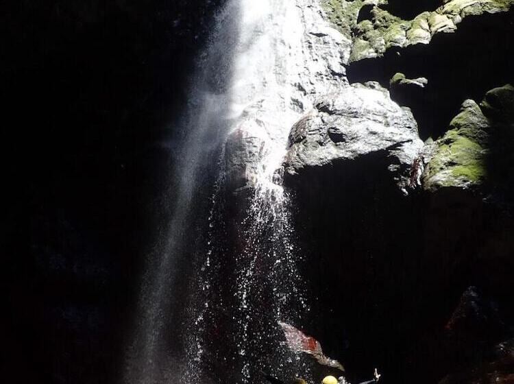 تختخواب و صبحانه Stick Bnb