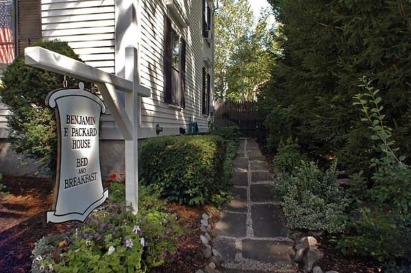 Benjamin F. Packard House Bed And Breakfast