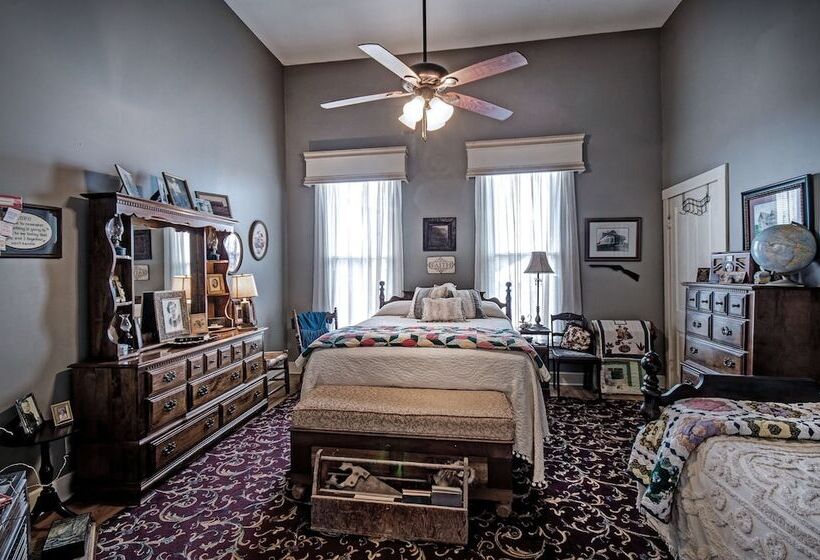 Clyde And Marie S Bed & Breakfast