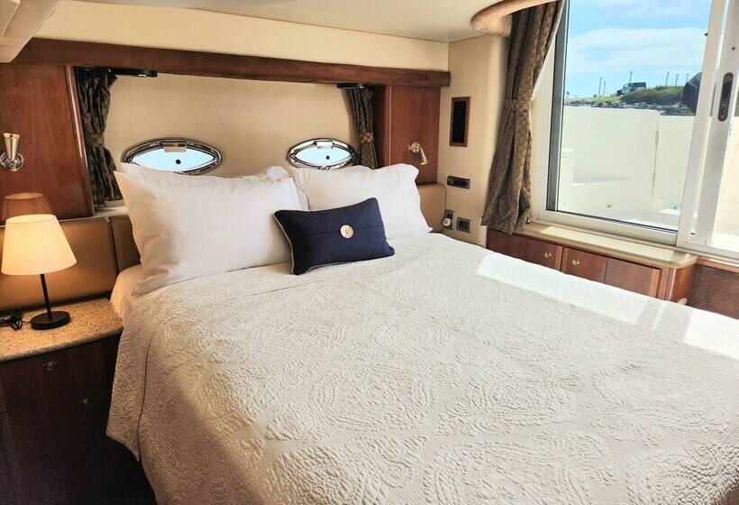 Отель Dockside Boat & Bed Long Beach
