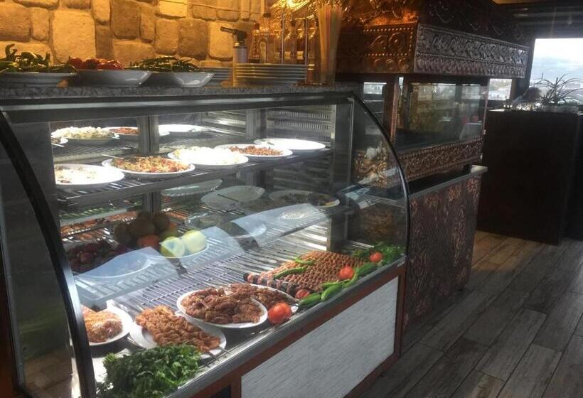 فندق Ri̇vada