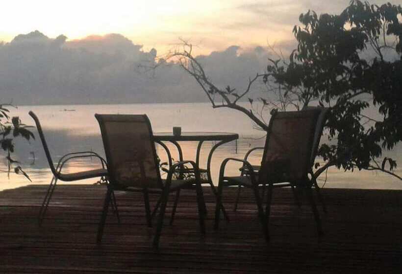 هتل Lake House