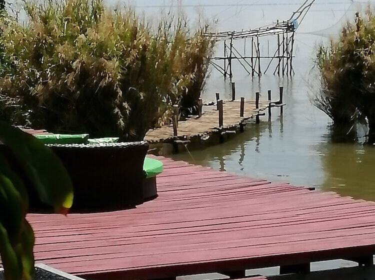 هتل Lake House