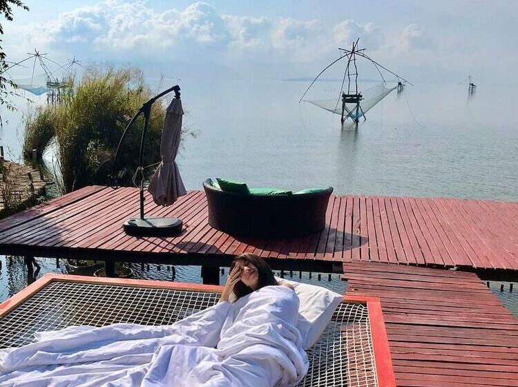 هتل Lake House
