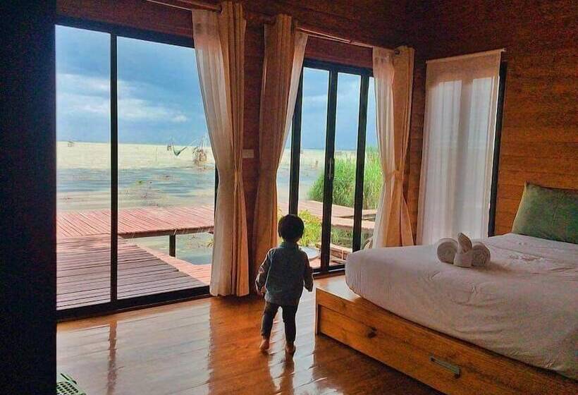 هتل Lake House
