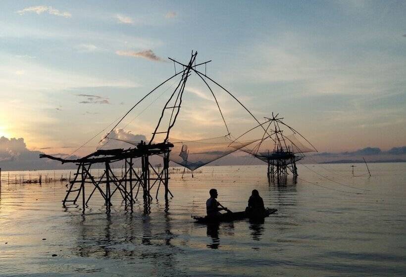 هتل Lake House