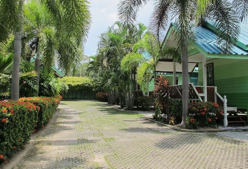 هتل The Green Resort Sri Racha