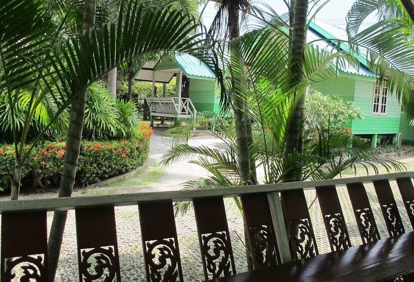 هتل The Green Resort Sri Racha