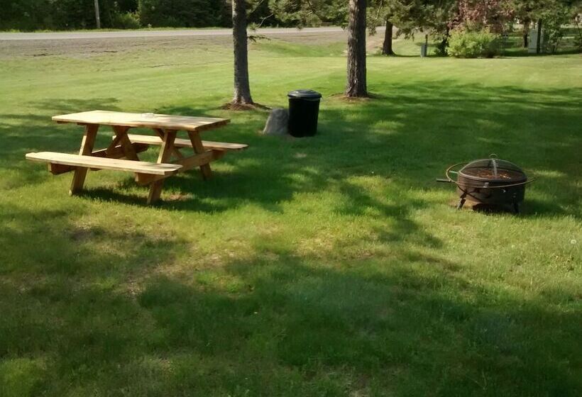 Northwoods Motel