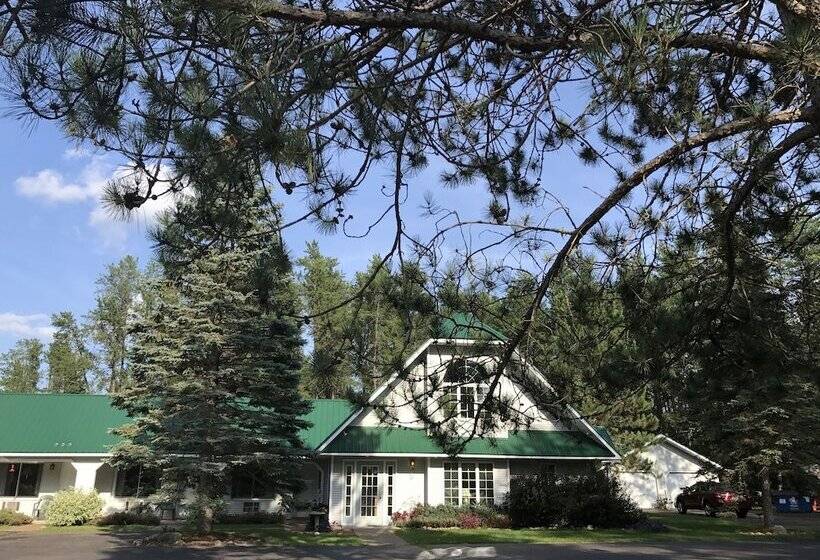 Northwoods Motel