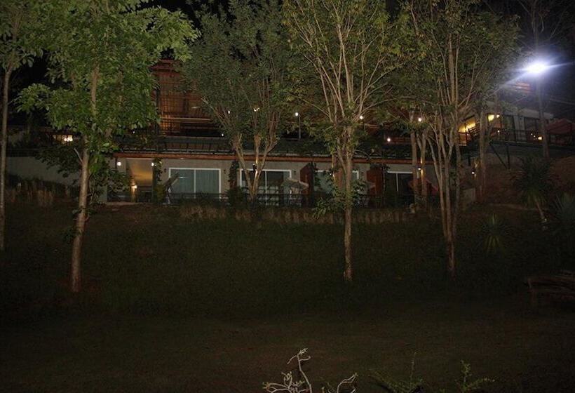 فندق Baan Alisa Bed And Breakfast
