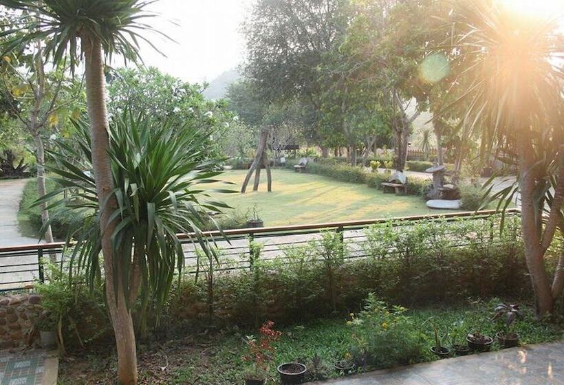 فندق Baan Alisa Bed And Breakfast