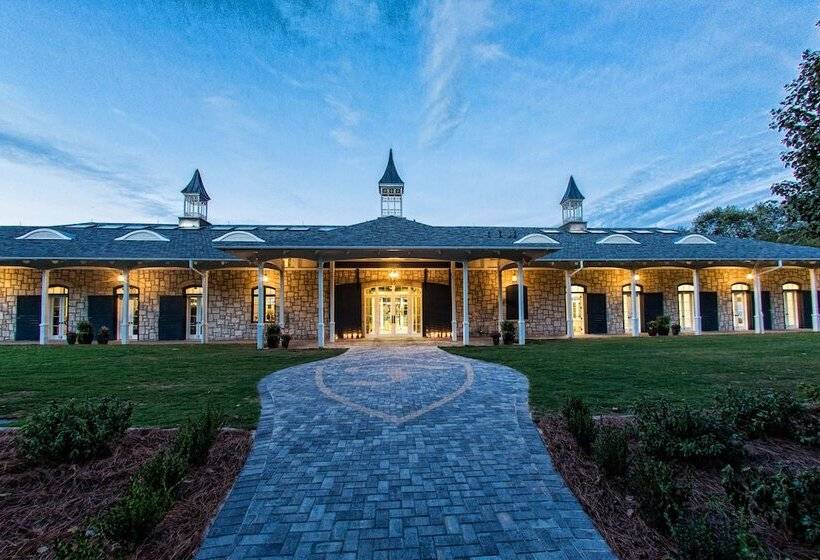 هتل Foxhall Resort