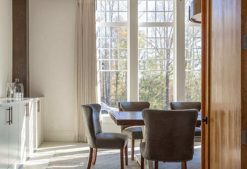 هتل Foxhall Resort