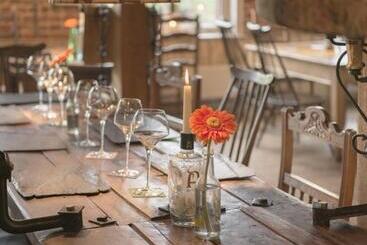 هتل The Five Bells Inn