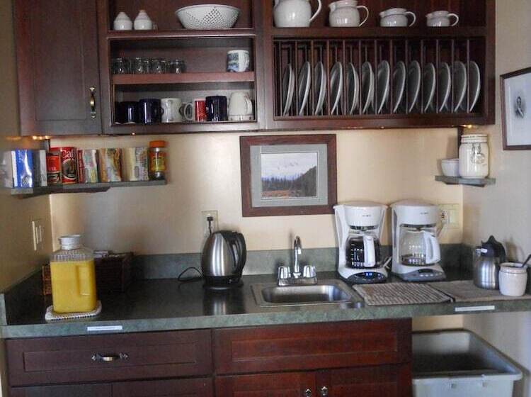 تختخواب و صبحانه A Swan Nest Inn