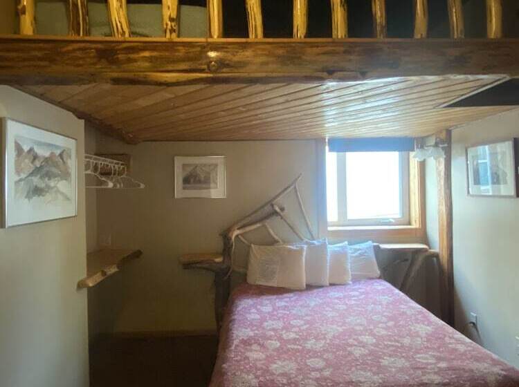 تختخواب و صبحانه A Swan Nest Inn