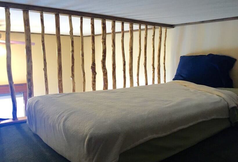 تختخواب و صبحانه A Swan Nest Inn